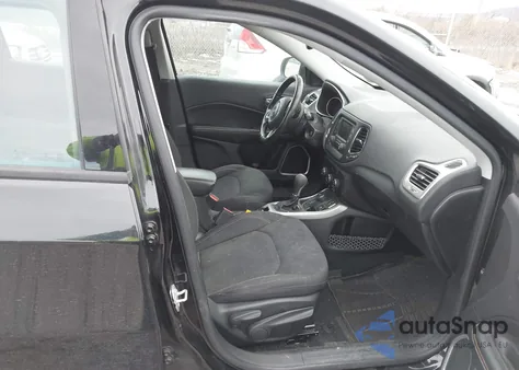 2018 Jeep Compass Sport 4X4 z USA, uszkodzony, nr VIN 3C4NJDAB1JT398379